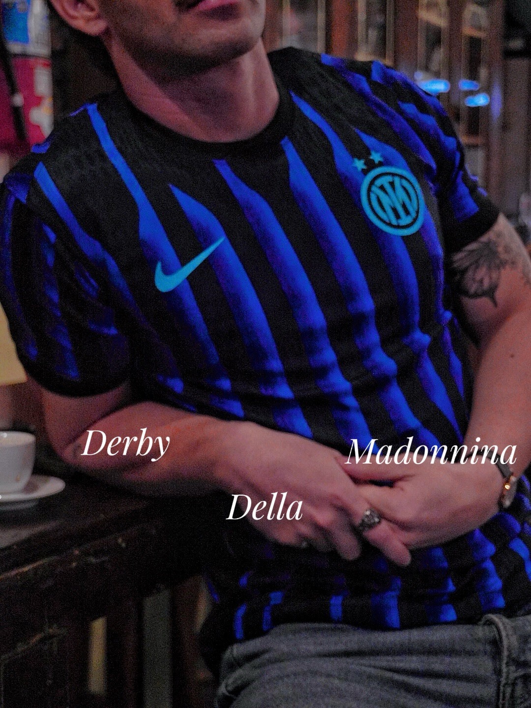 Detalle de una camiseta azul y negra del Inter de Milán